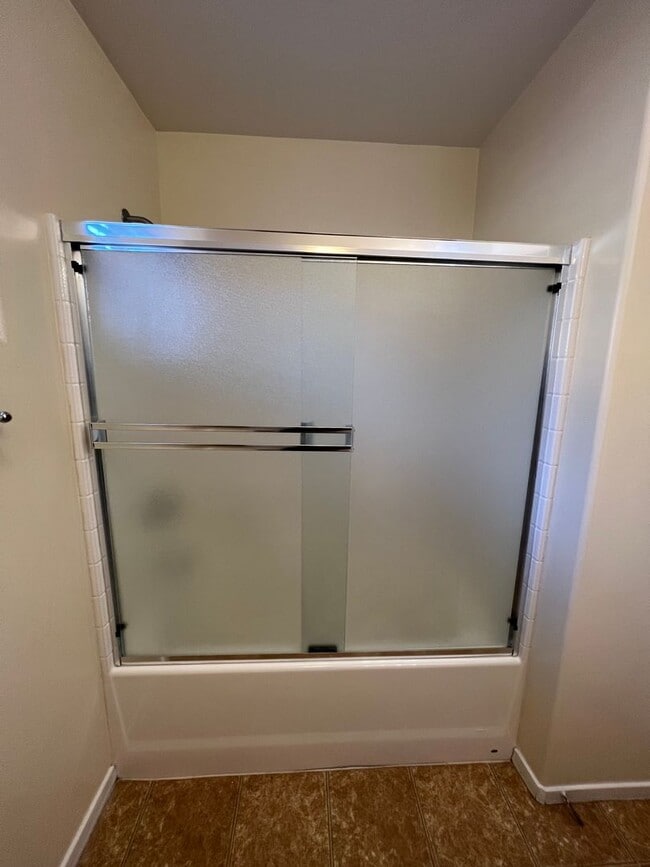 Building Photo - Beautiful NW Home for Rent 3+2 $2,300