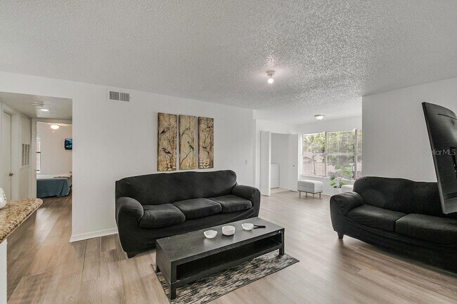 Building Photo - 582 Good Life Wy