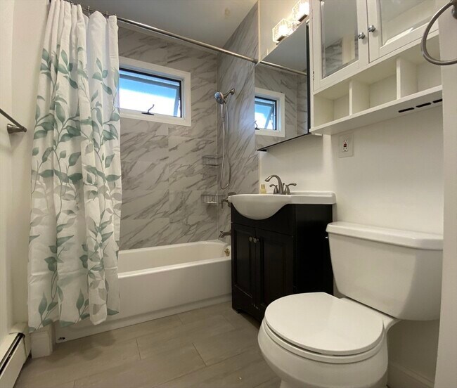 Building Photo - 21 Heldun St