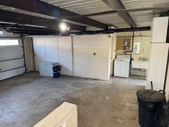 Building Photo - Single Family property on Gulick Ave in walking distance to business district