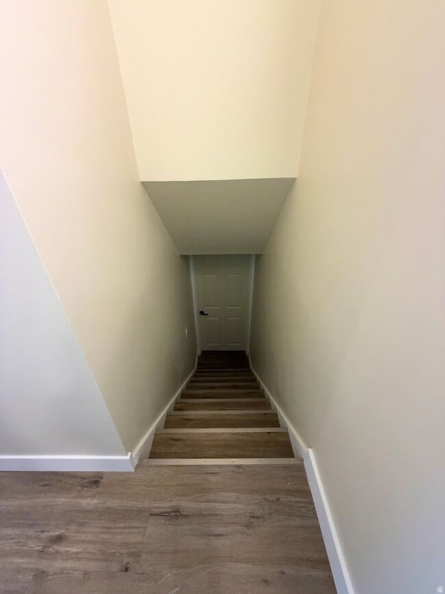 Building Photo - Modern & Updated Living in the Heart of Draper