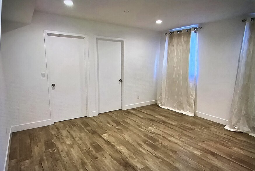 Building Photo - 10923 Hesby St