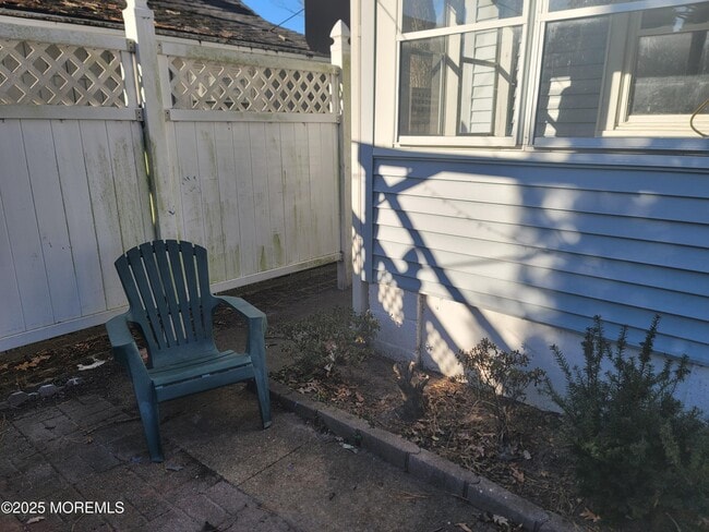 Building Photo - 19 Oak Terrace