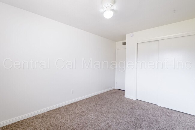 Building Photo - 3 Bedroom/2 Bath Home - $2250 per month!