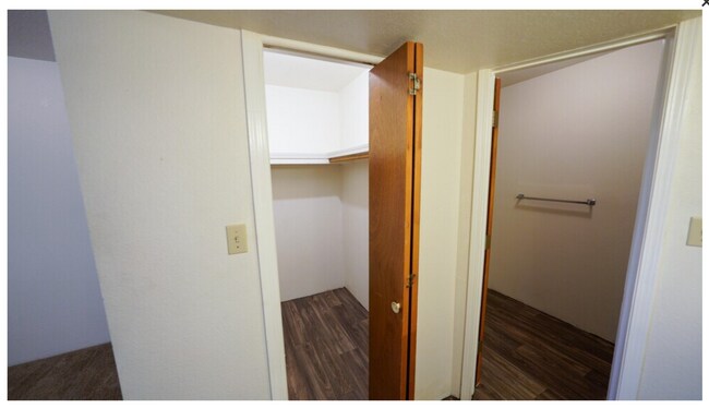 Building Photo - BRANDYWOOD PARK!!! FREE UTILITIES!! GREAT ...