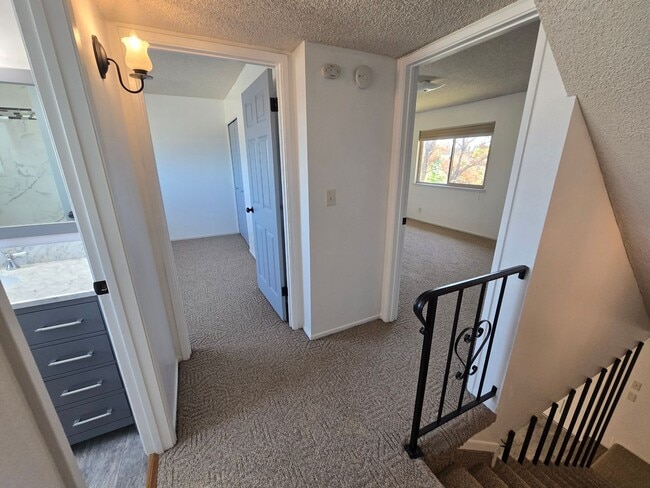 Building Photo - Cozy 2 bed 2 bath