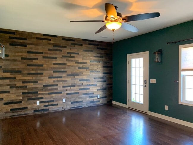 Building Photo - 215 Phoenix Blvd NW