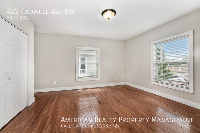 Building Photo - 422 Cadwell Ave NW