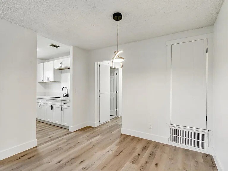 Building Photo - 4748 Greenholme Dr