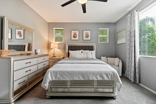 Building Photo - Beautiful 3 bedroom townhouse available fo...