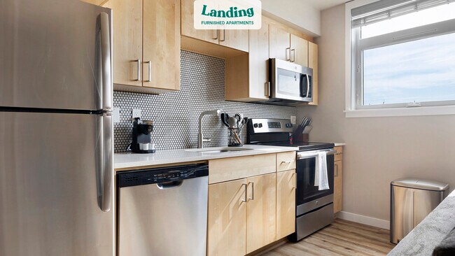 Building Photo - 4780 SE Milwaukie Ave