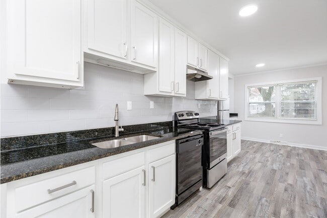 Building Photo - Spacious 2-Bed, 2-Bath Home with Basement – Prime Columbus Location!