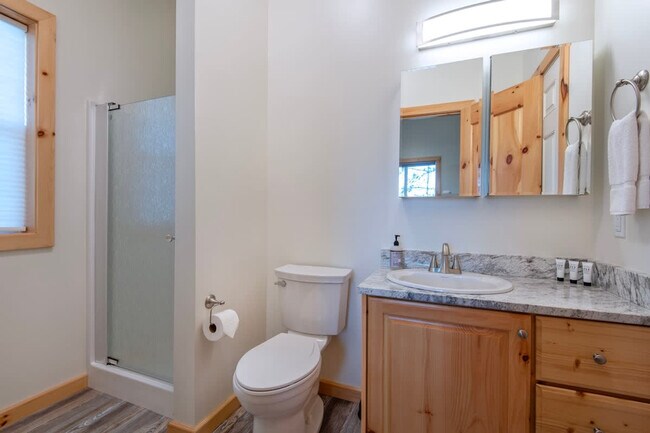 Building Photo - 1711 Fischer Ln