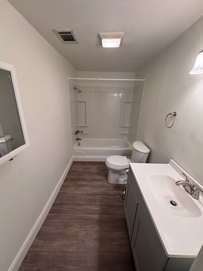 Building Photo - 113 Calhoun St