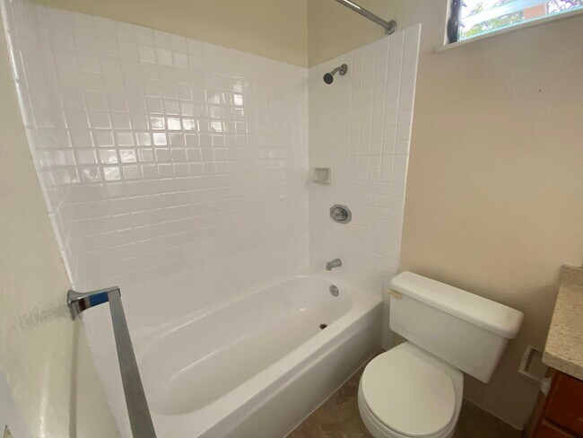 Building Photo - 159LOP