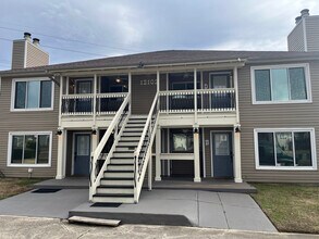 Building Photo - 12102 Carriage Ct SE