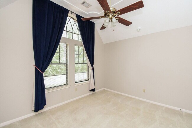 Building Photo - 127 Rush Haven Dr