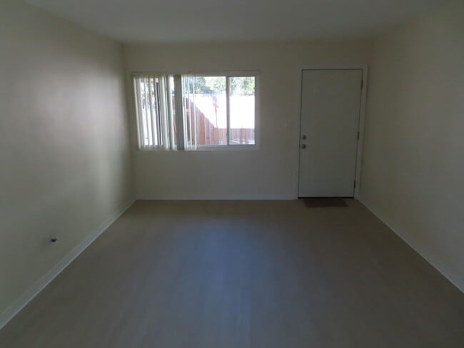Building Photo - Renovated Two Bedrom Apartment in La Mesa