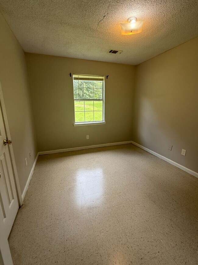 Building Photo - 8127-8127 Carlton Trail NW