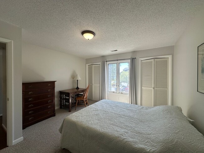 Building Photo - Furnished Townhome with Water Views and Boat Slip!