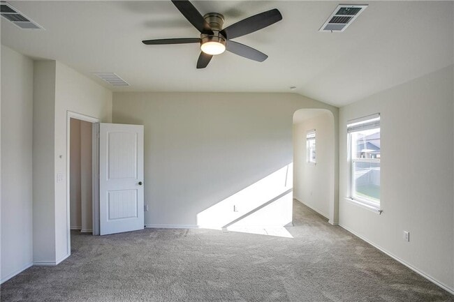 Building Photo - 545 Ayinger Ln
