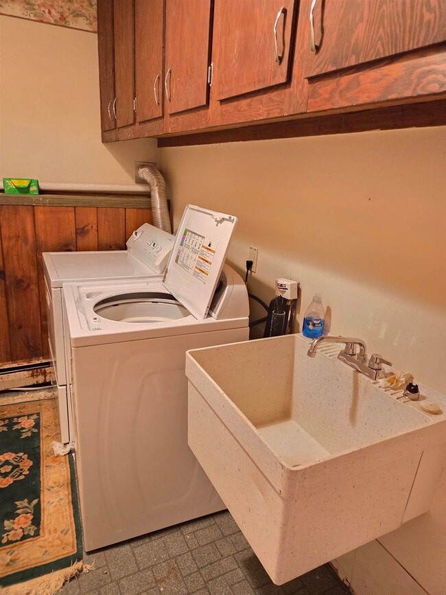 Building Photo - 15 Broomstick Ln