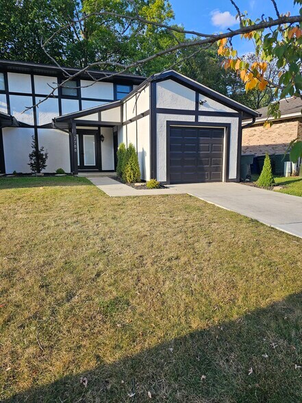 Three-level townhome with attached garage - 2788 Blossom Ave