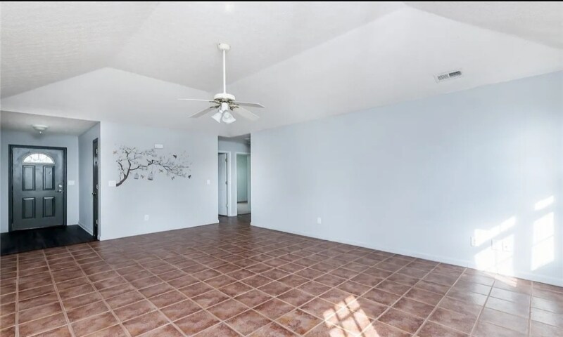 Building Photo - 4105 Lakeside Dr