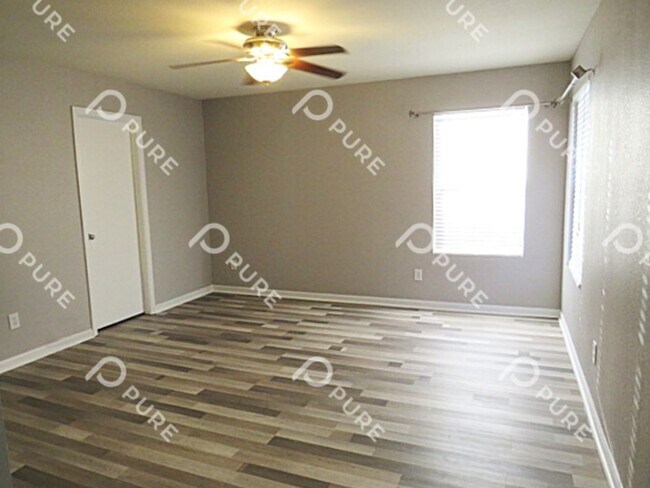 Building Photo - 221 Whitestone Dr NE