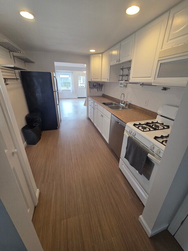 Building Photo - 176 W North St