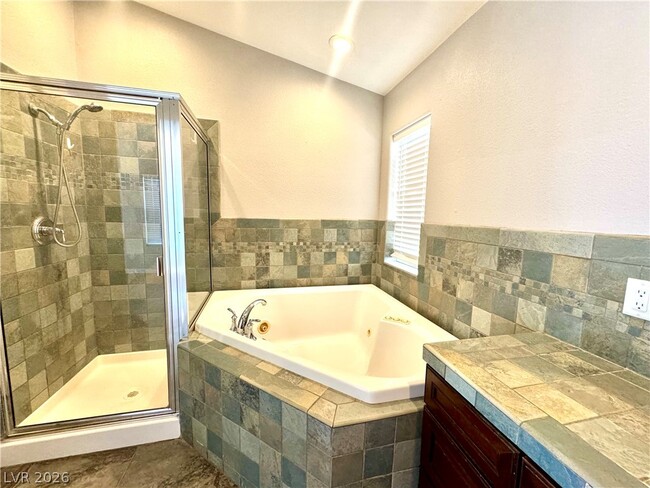 Building Photo - 10224 Desert Wind Dr