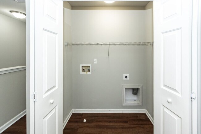 Building Photo - 5150 Trump St