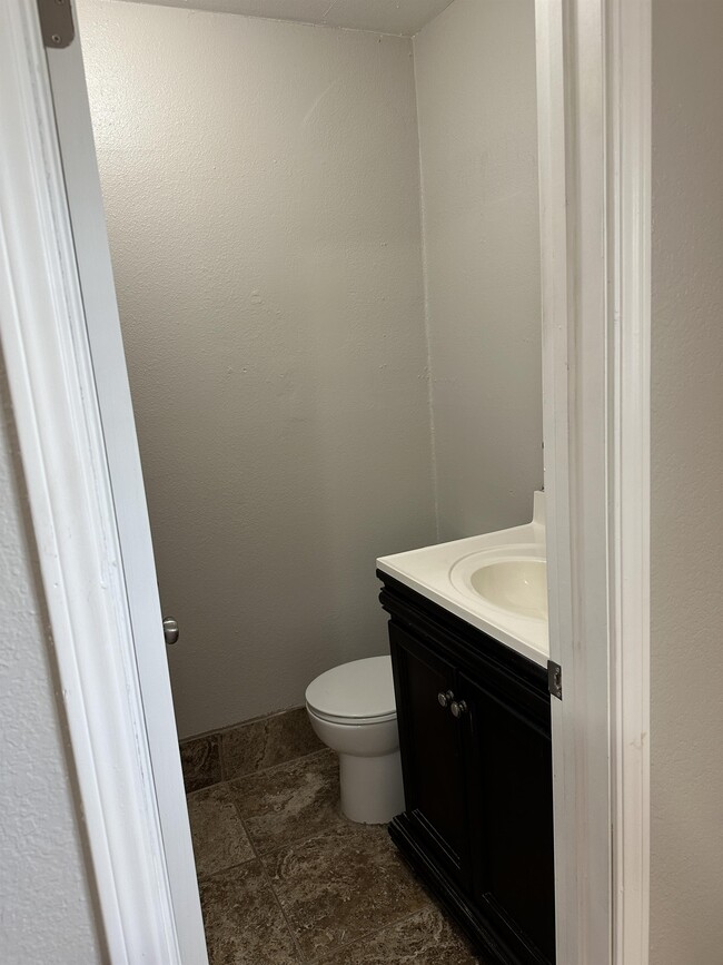 Building Photo - 403 E F St