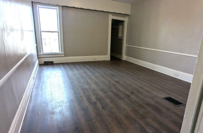 Building Photo - 1450 Clinton St