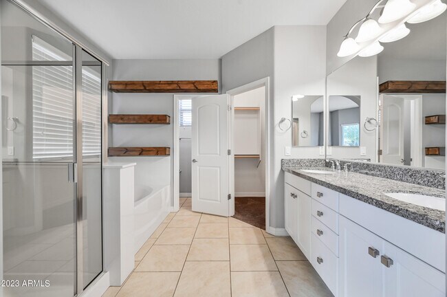 Building Photo - 11502 E Sable Ave