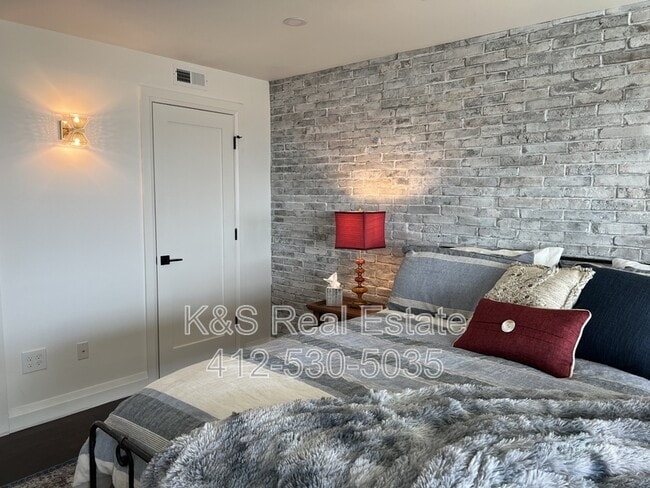 Building Photo - 111 Grandview Ave