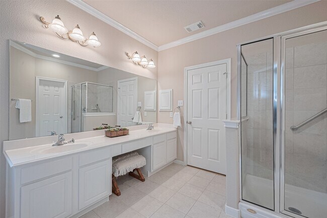 Building Photo - 23 Red Adler Pl