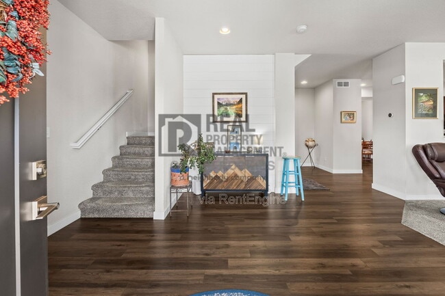 Building Photo - 218 E Chestnut St