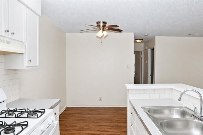 Building Photo - 6906 Deep Cir