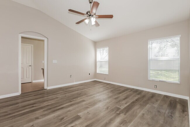 Building Photo - 433 Down Pine Dr