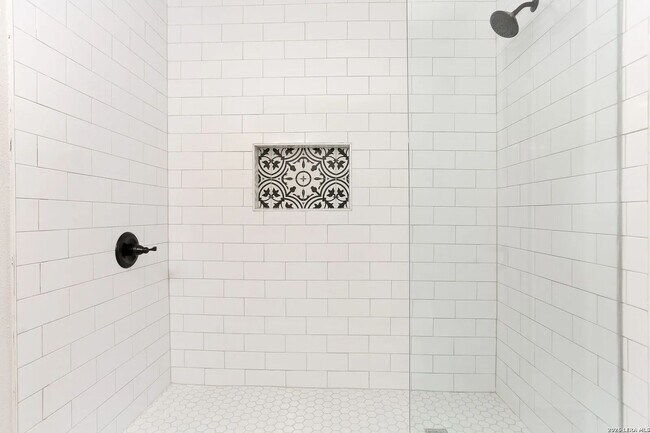Building Photo - 7118 Castleridge Dr
