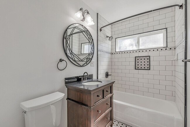 Building Photo - Beautifully Maintained 3-Bedroom Home l Hu...