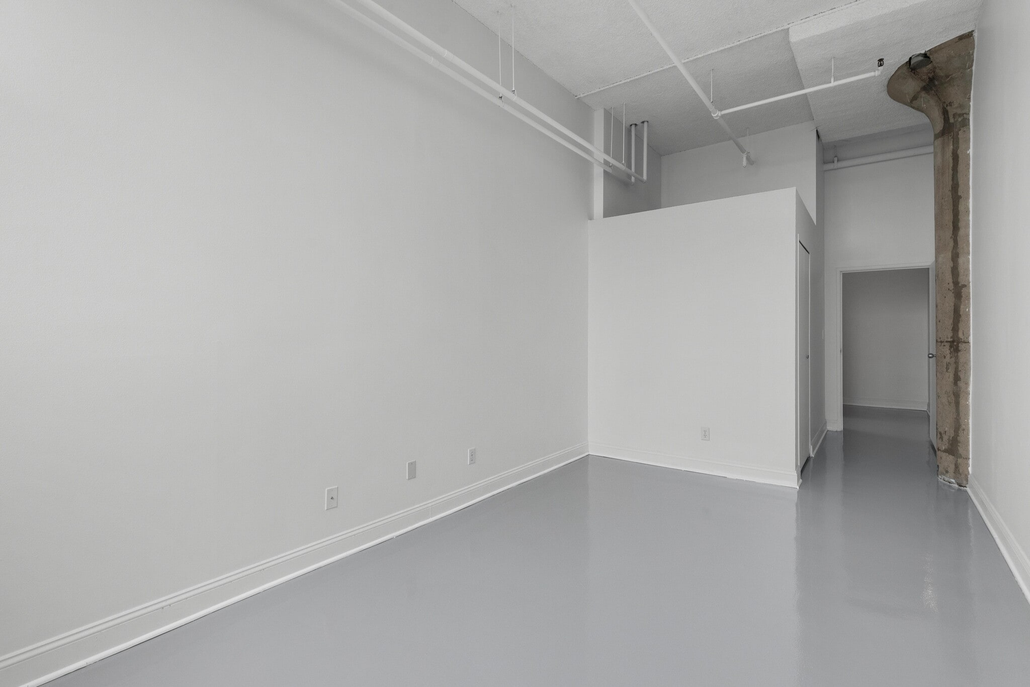 Building Photo - 6533 E Jefferson Ave