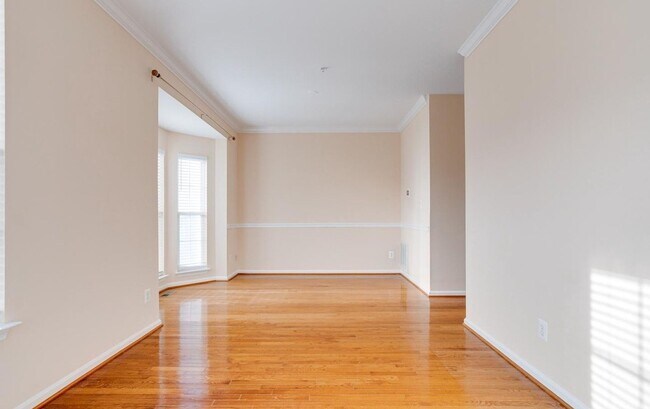 Building Photo - Charming Abingdon Townhome with Modern Upgrades!