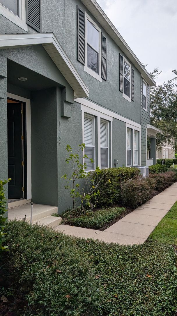 Building Photo - Two Bedrooms with floor plan at the same level and one car garage.
