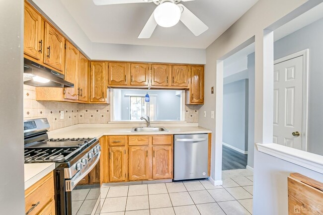 Building Photo - 1209 Woodbridge Commons Way