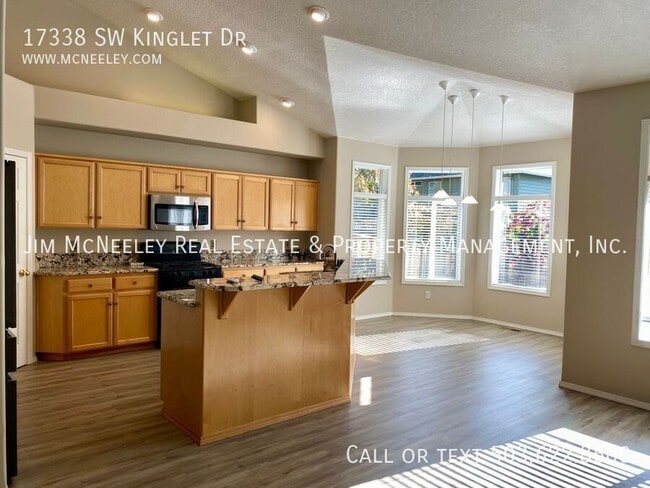 Building Photo - 17338 SW Kinglet Dr