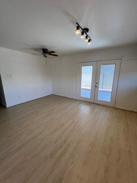 Dining Room w/ Patio Access - 4435 S Stanley Pl
