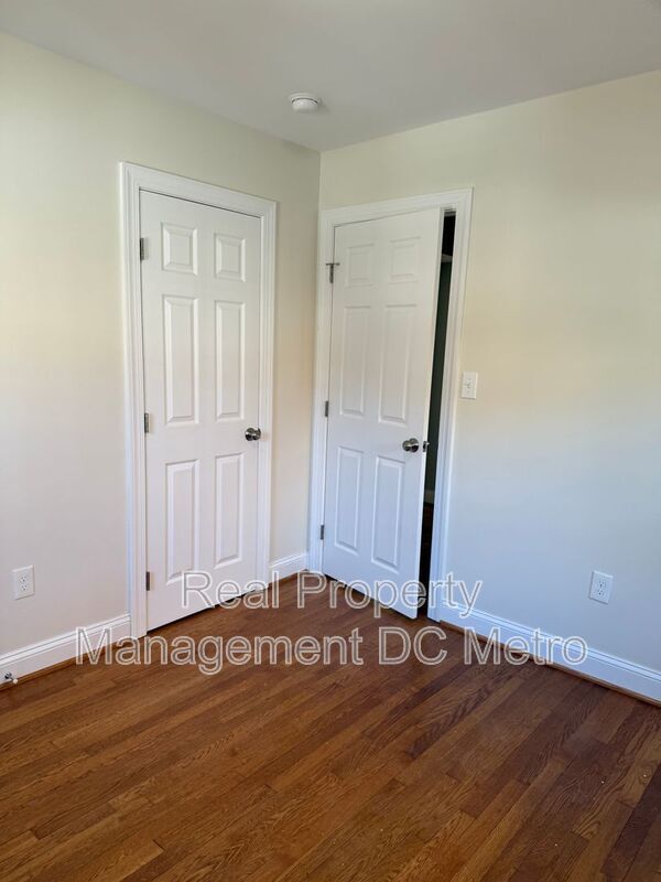 Building Photo - 4433 South Dakota Ave NE