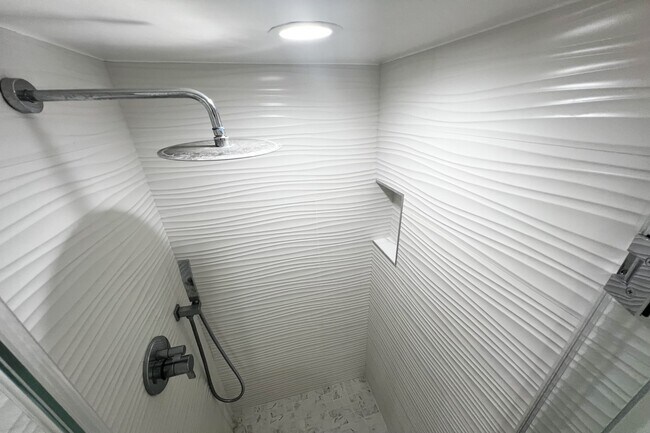 Building Photo - 10390 Wilshire Blvd